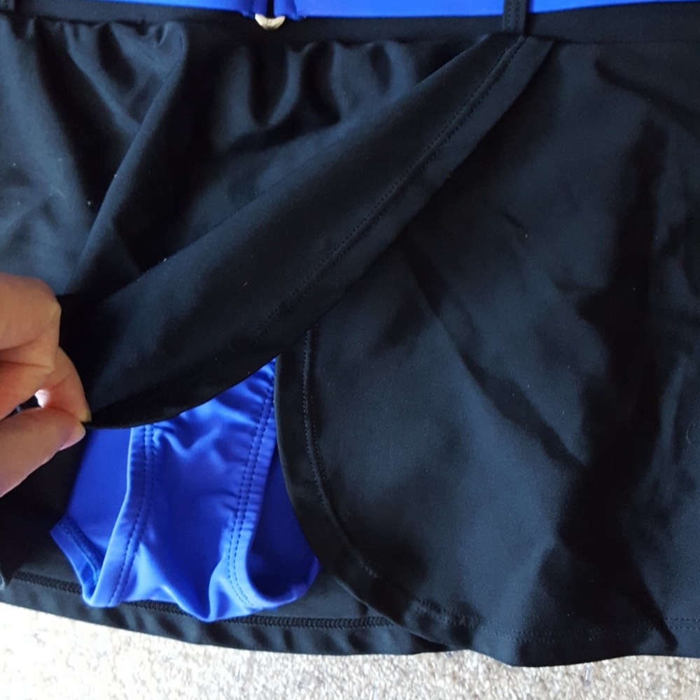 Black and violet swimsuit skirt - Picture 3 of 8